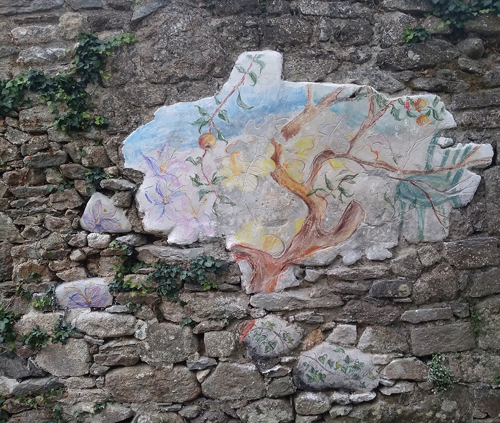 A fresco of an apple tree